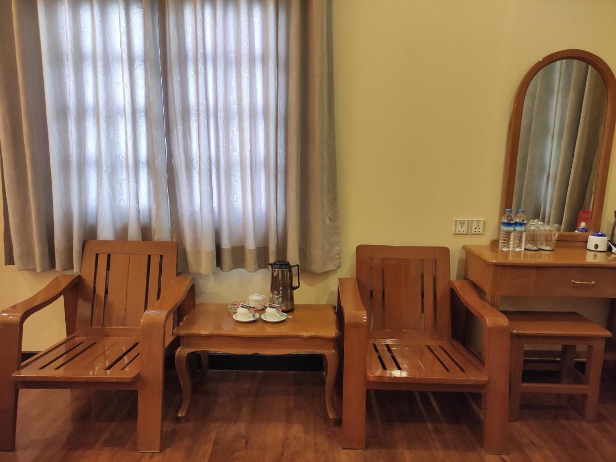 Attran Hotel Моламьяйн Экстерьер фото