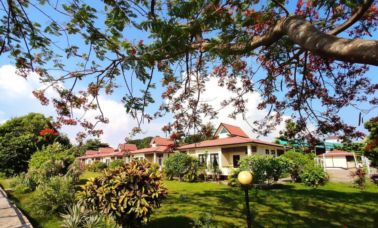 Attran Hotel Моламьяйн Экстерьер фото
