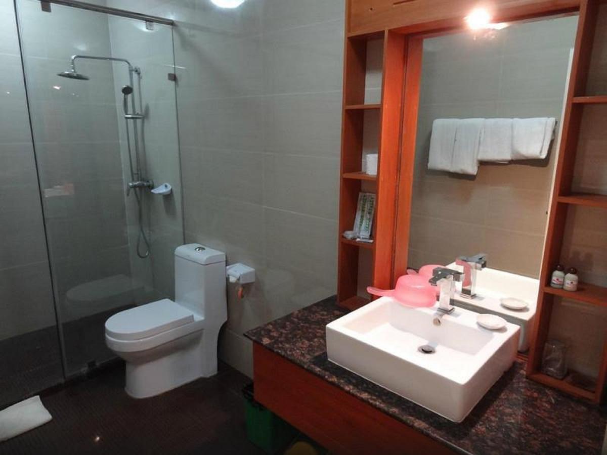 Attran Hotel Моламьяйн Экстерьер фото